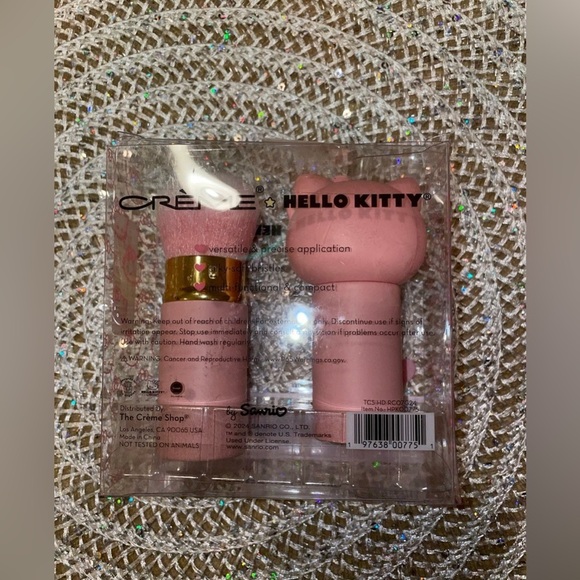 Creme x Hello Kitty Kabuki Brush 🎀🎀 - Picture 3 of 4